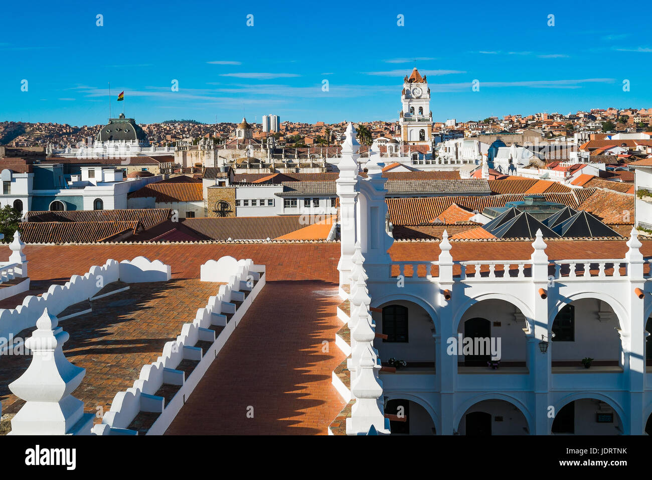 Luftaufnahme der Innenstadt von Sucre mit der Kathedrale von Felipe Neri Kloster, Bolivien Stockfoto