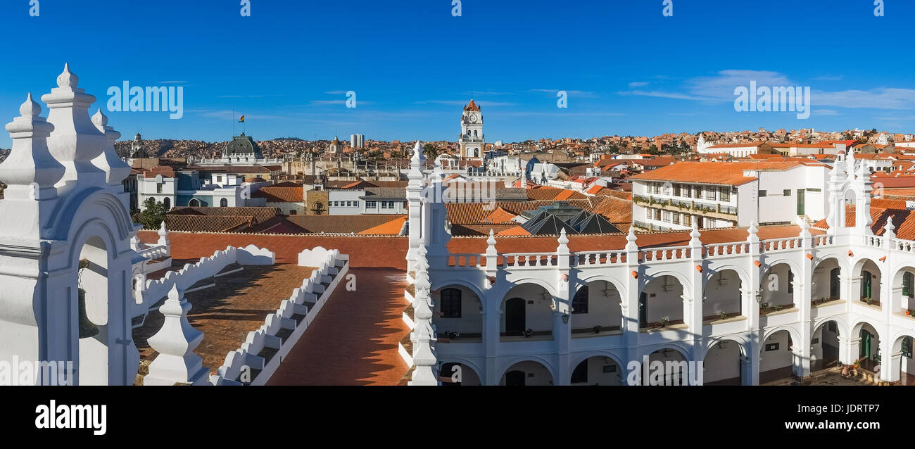 Luftaufnahme der Innenstadt von Sucre mit der Kathedrale von Felipe Neri Kloster, Bolivien Stockfoto