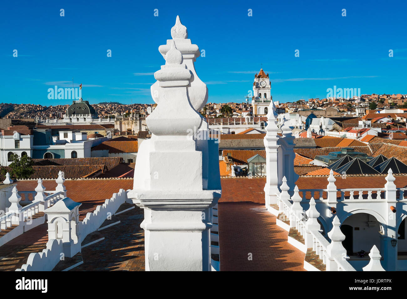 Luftaufnahme der Innenstadt von Sucre mit der Kathedrale von Felipe Neri Kloster, Bolivien Stockfoto
