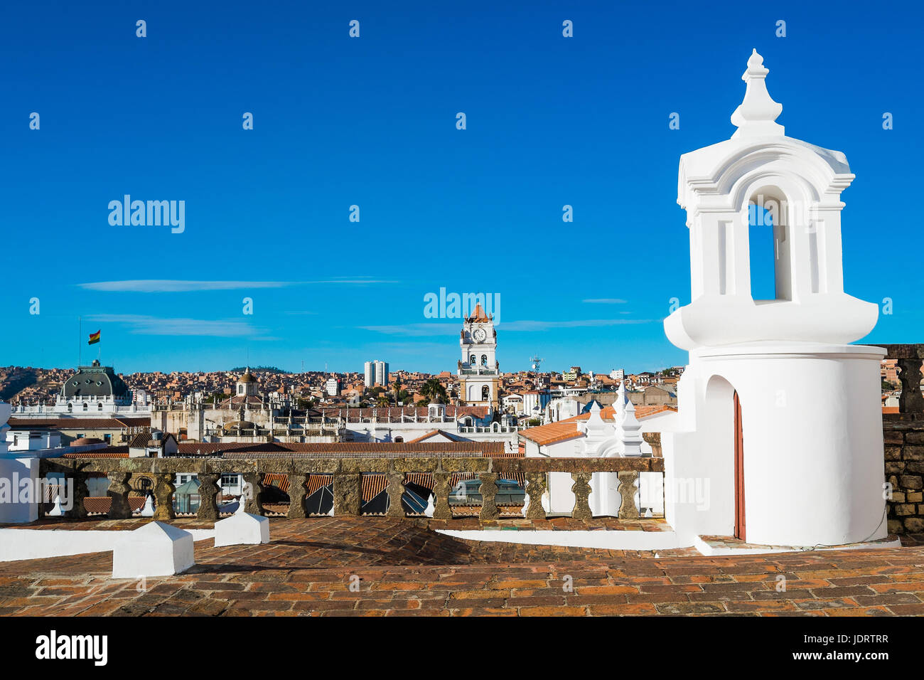 Luftaufnahme der Innenstadt von Sucre mit der Kathedrale von Felipe Neri Kloster, Bolivien Stockfoto