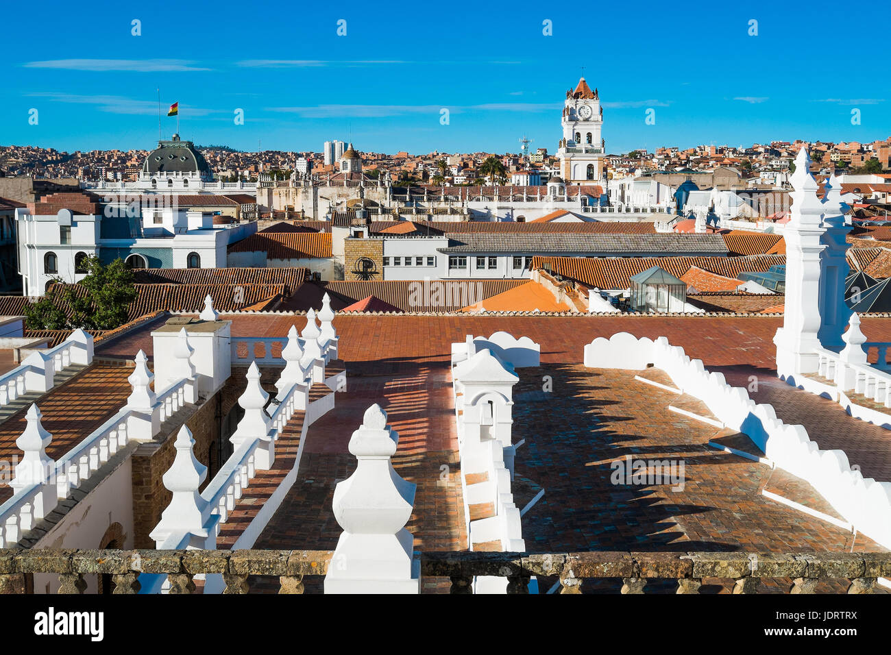 Luftaufnahme der Innenstadt von Sucre mit der Kathedrale von Felipe Neri Kloster, Bolivien Stockfoto