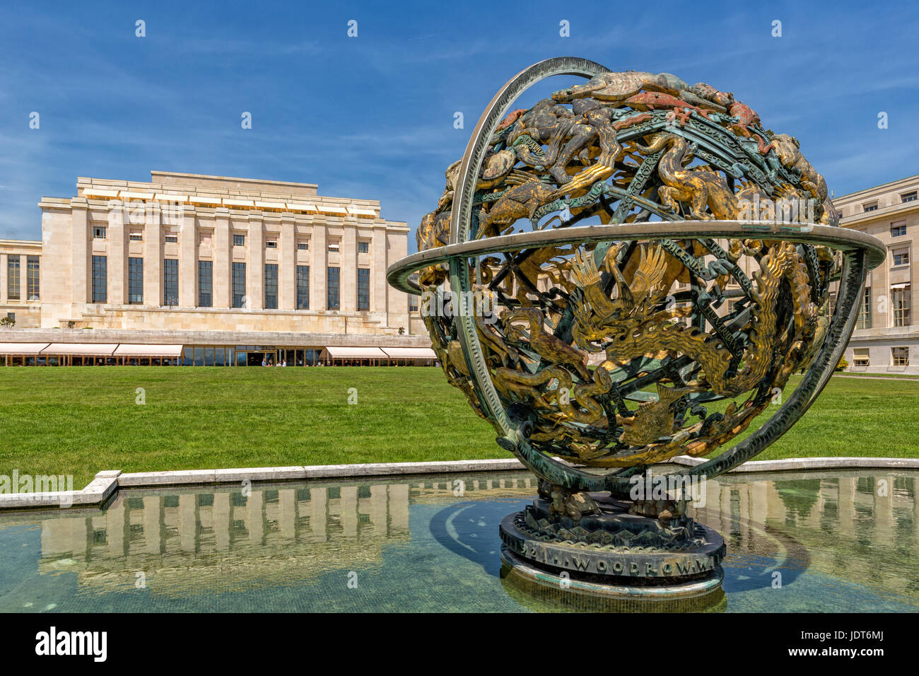 Wilson Globus vor UN-Hauptquartier, Palais des Nations, UN, Genf, Schweiz Stockfoto