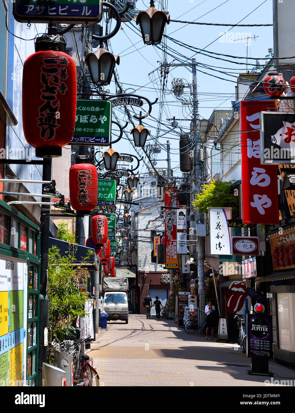 Eine leere Gasse im Bereich Namba, Osaka, Japan Stockfoto