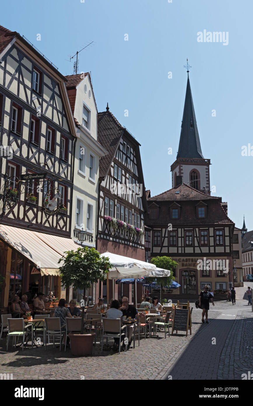 Fußgängerzone im historischen Zentrum von Lohr am Main, Germany.jpg Stockfoto