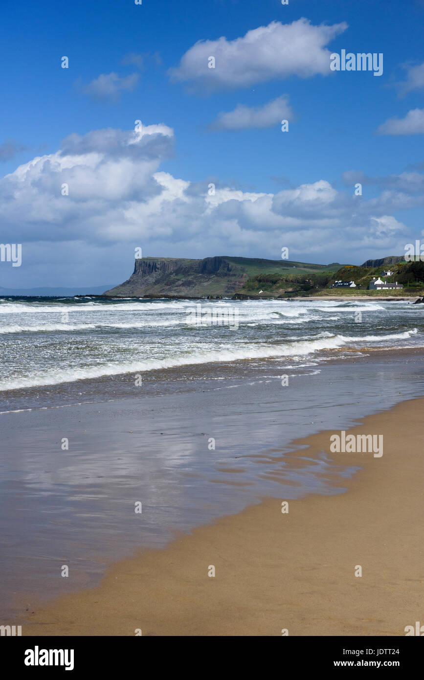 Ballycastle Strand und an der Küste des County Antrim Nordirland Fairhead Stockfoto