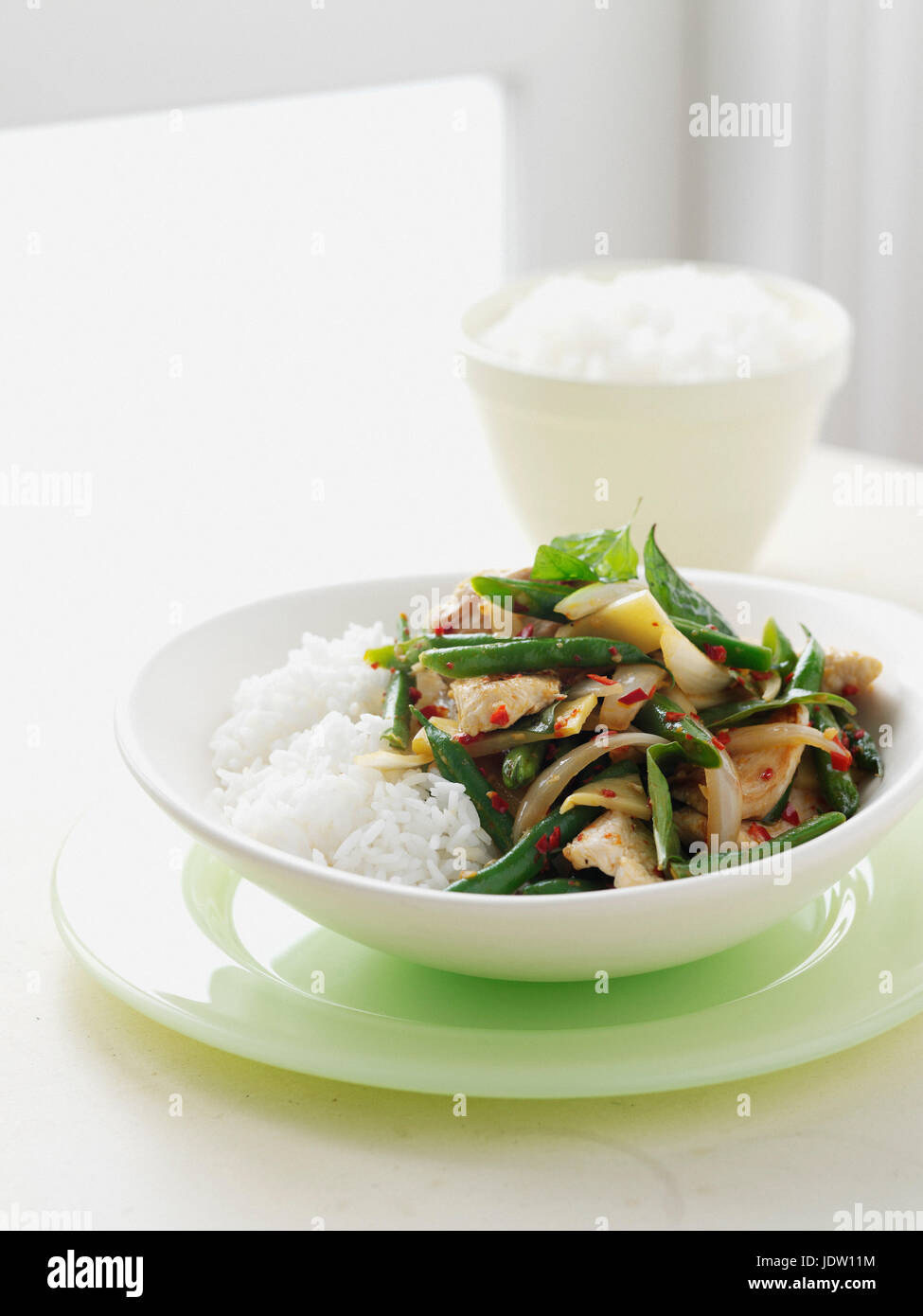Schüssel mit Gemüse mit Reis Stockfoto