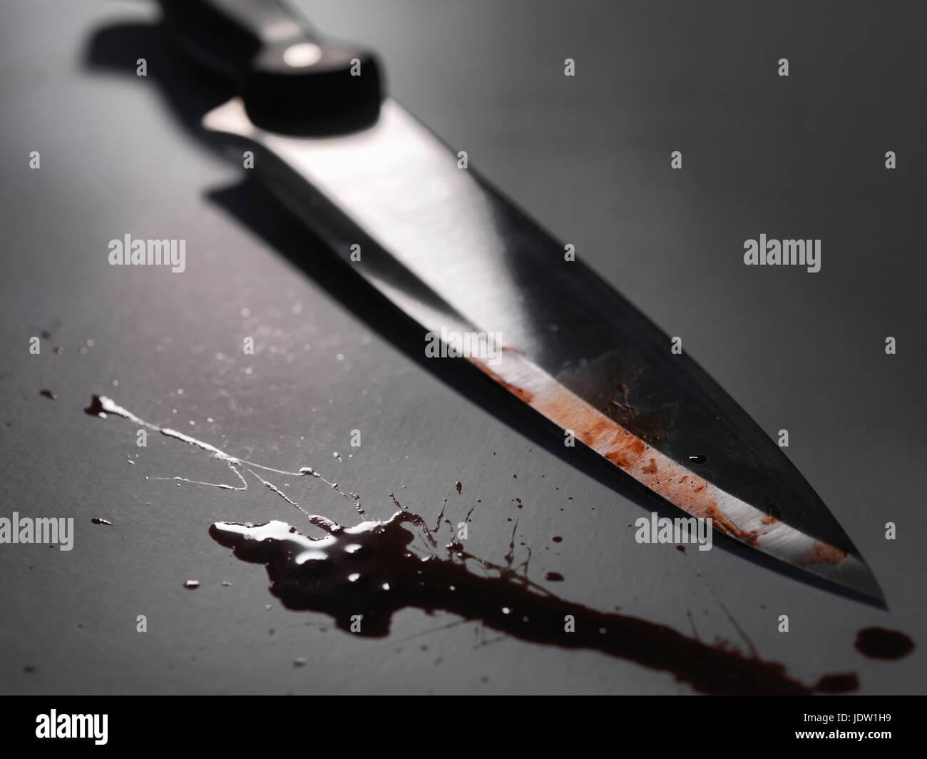 Nahaufnahme der blutigen Messer Stockfoto