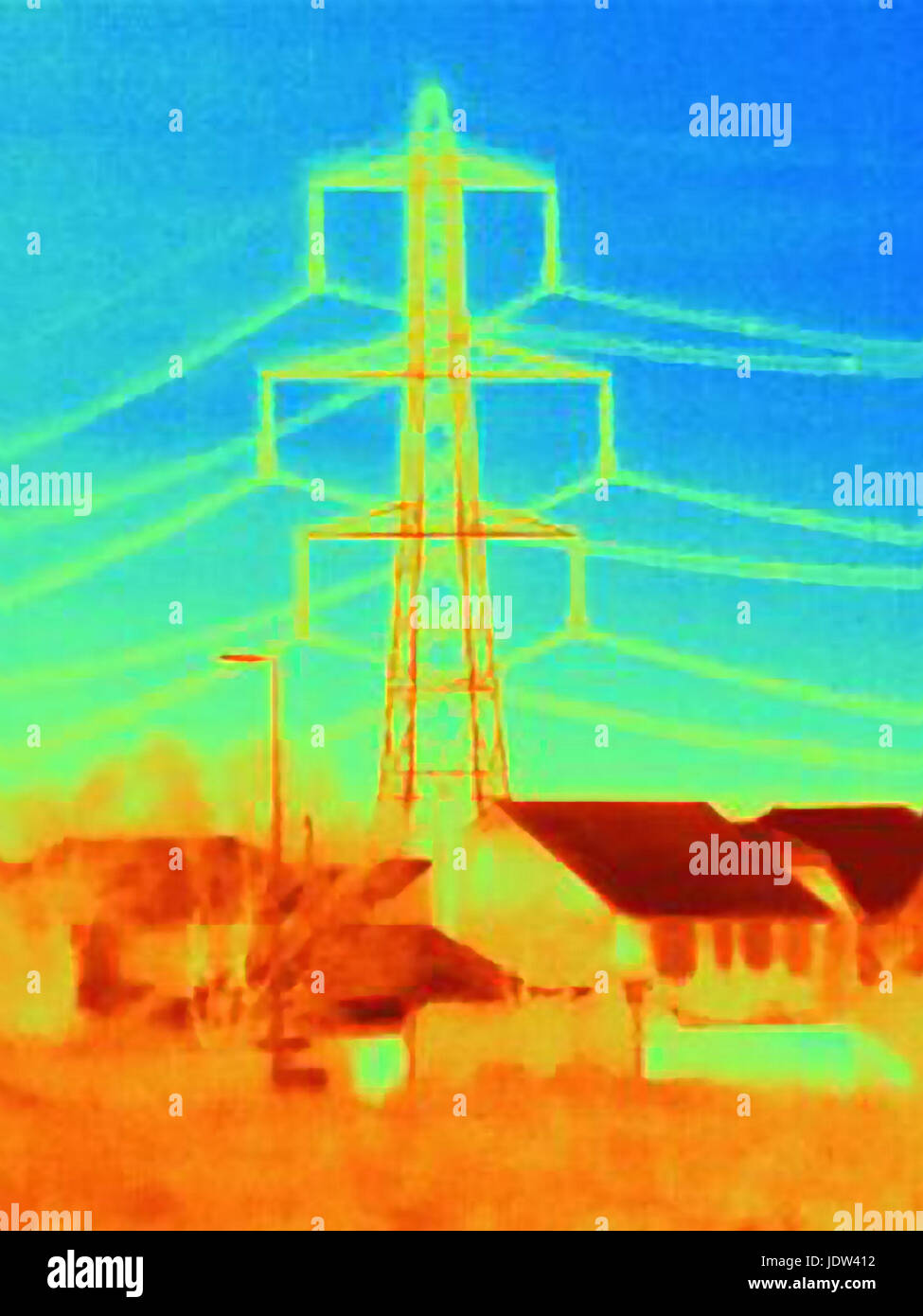 Elektrische Turm im suburbanen Raum Stockfoto