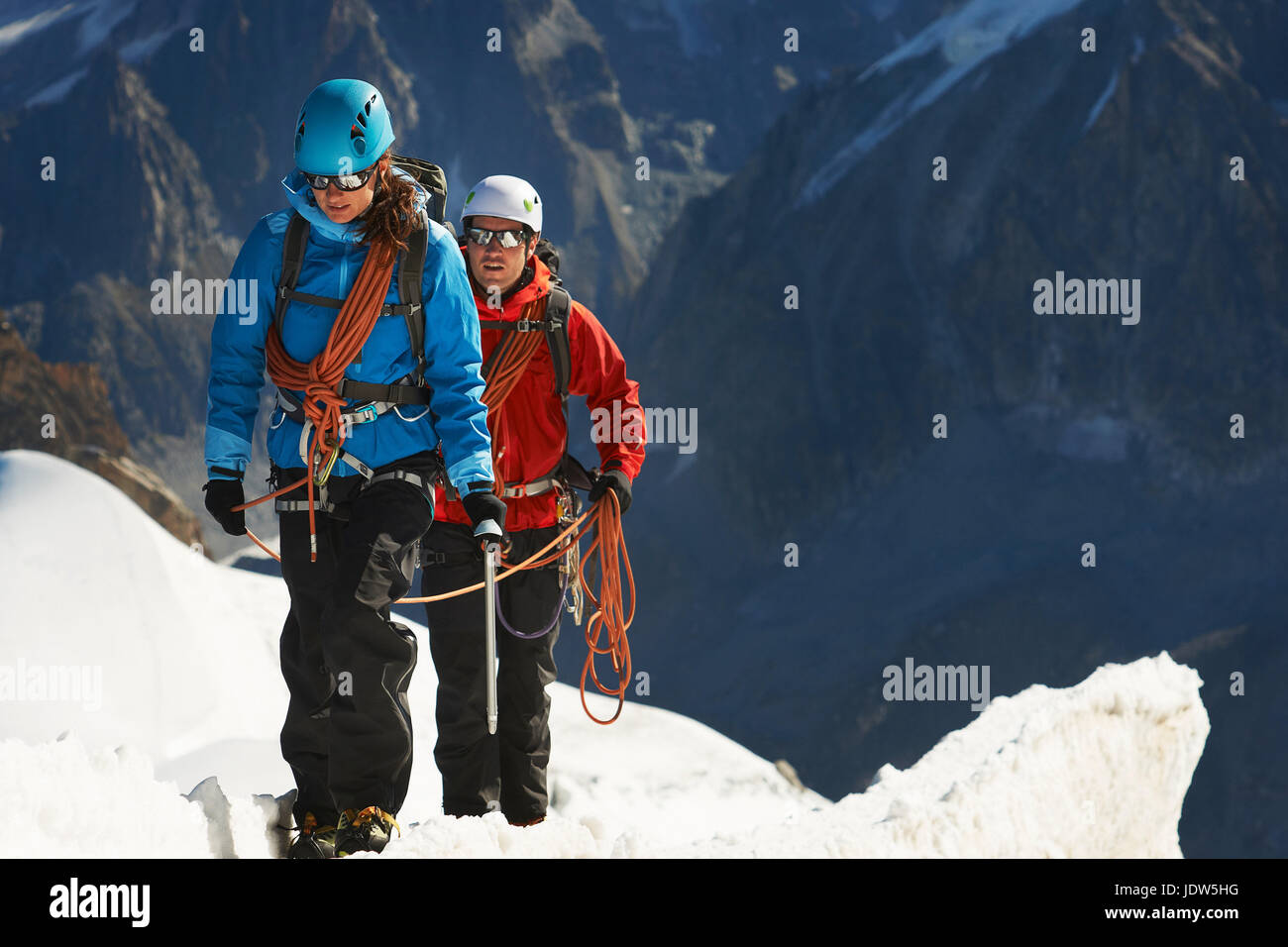 Bergsteiger am Berg, Chamonix, Haute Savoie, Frankreich Stockfoto