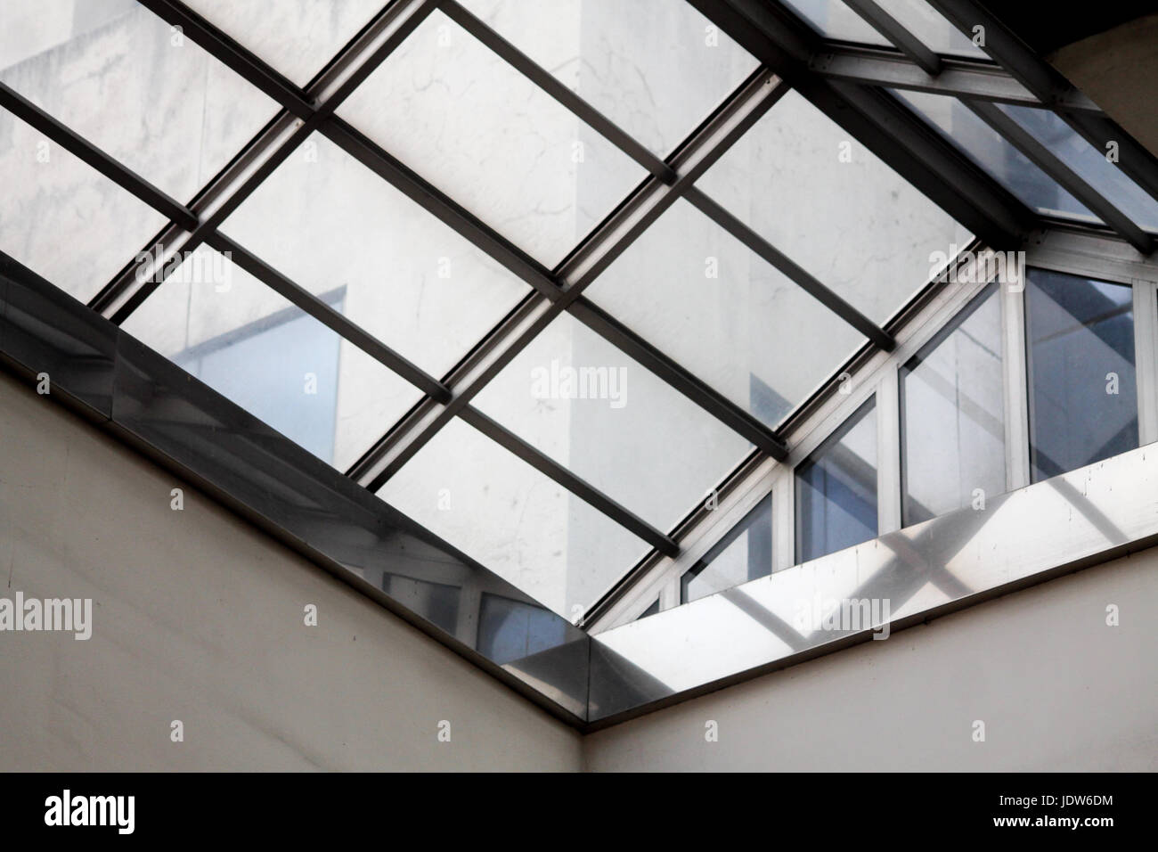 Linien und Fenster Stockfoto