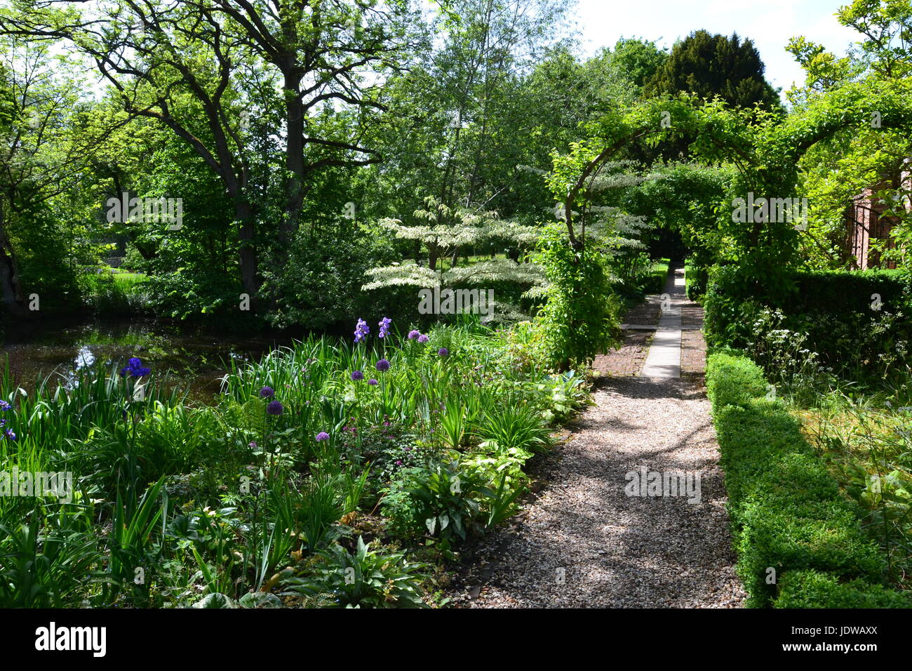 Blick auf den Garten im West Green House Garden in Surrey, Großbritannien Stockfoto