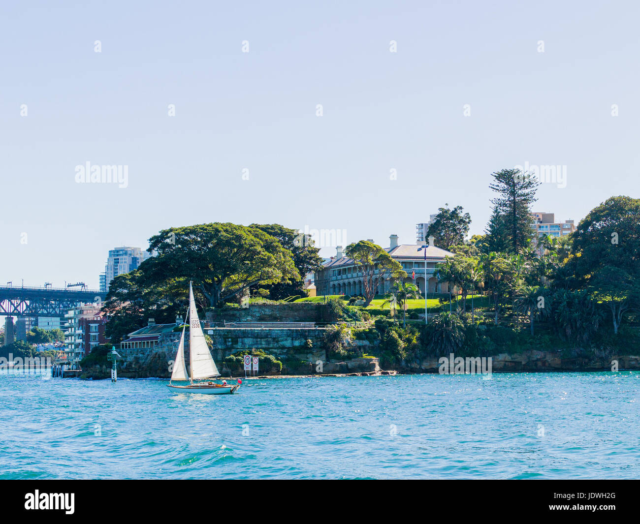 Blick Richtung Admiralty House, Kirribili, Heimat des Generalgouverneurs, Fähre, Sydney, New South Wales, Australien, Wintersonne, entnommen Stockfoto