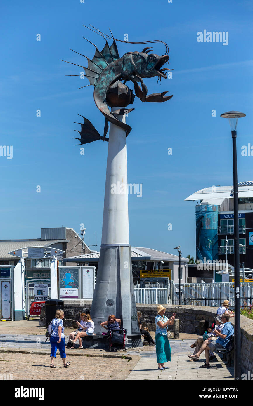 Die Barbican Garnelen Skulptur, neben der Mayflower-Styeps im Hafen von Plymouth - eine Metall-Kreation von Brian Fell Stockfoto