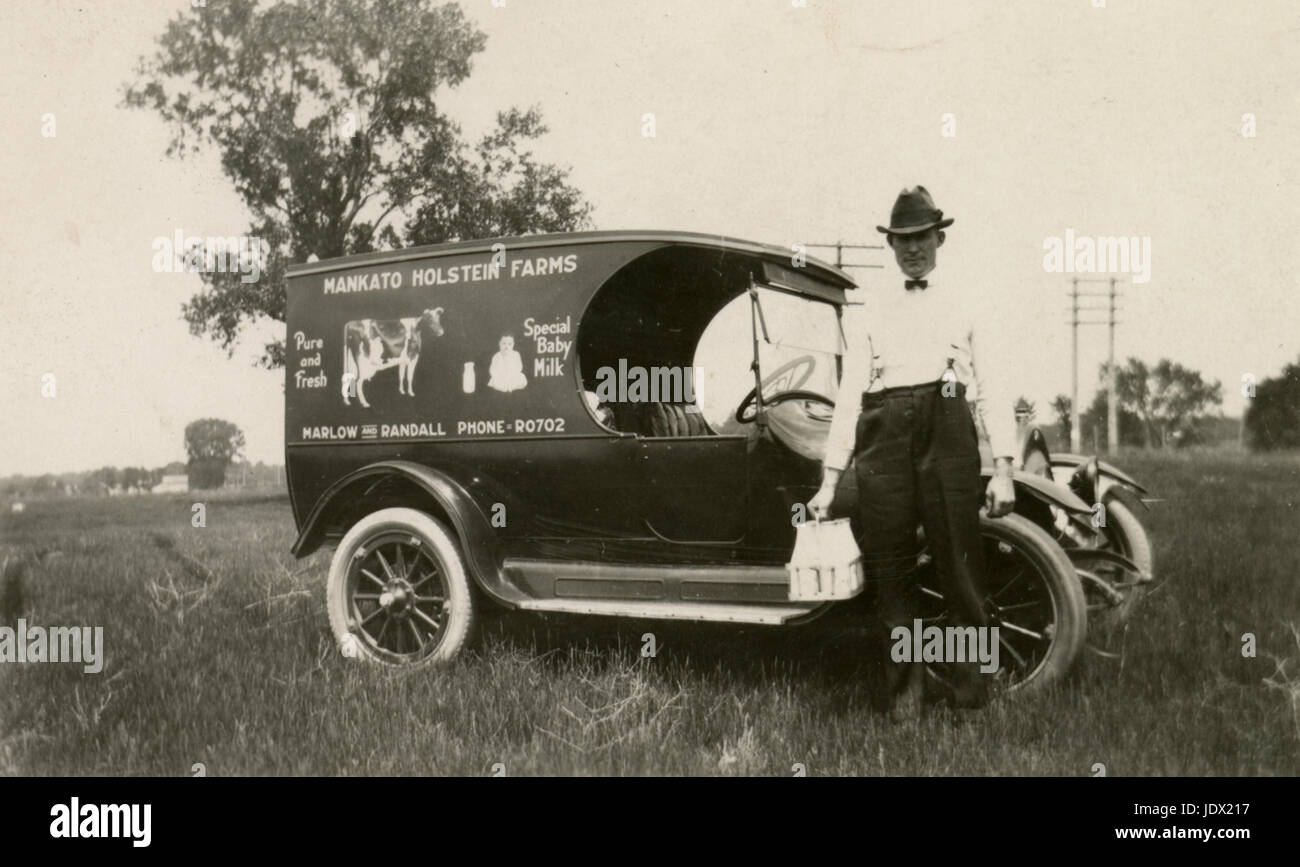 Antike c1922 Foto, Dienstwagen und Fahrer von Mankato Holstein Farm in Mankato, Minnesota.  QUELLE: ORIGINALFOTO. Stockfoto