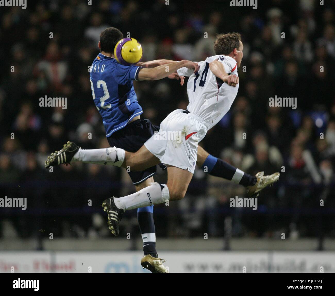 PABLO IBANEZ KEVIN DAVIES BOLTON V A. MADRID REEBOK STADIUM BOLTON Großbritannien 14. Februar 2008 Stockfoto