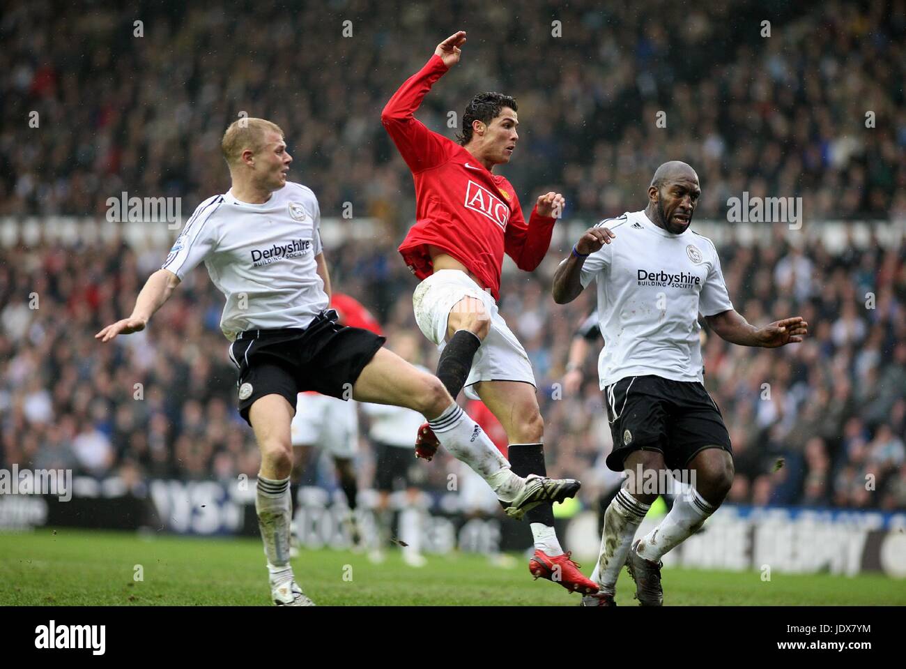 RONALDO punktet schließlich DERBY COUNTY V MANCHESTER UTD PRIDE PARK DERBY ENGLAND 15. März 2008 Stockfoto