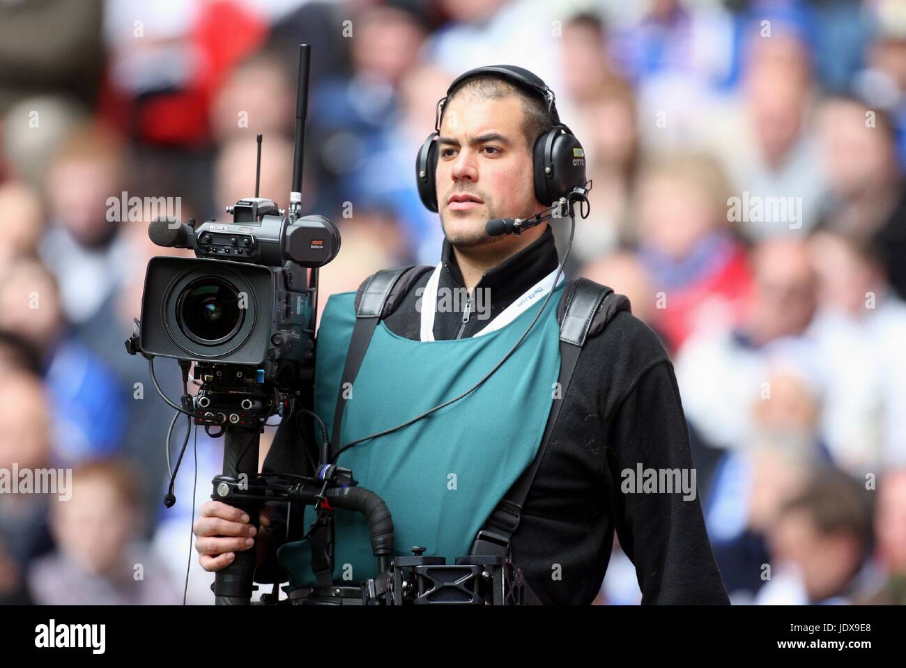 Handy-TV Kameramann WEST BROM V PORTSMOUTH WEMBLEY Stadion LONDON ENGLAND 5. April 2008 Stockfoto