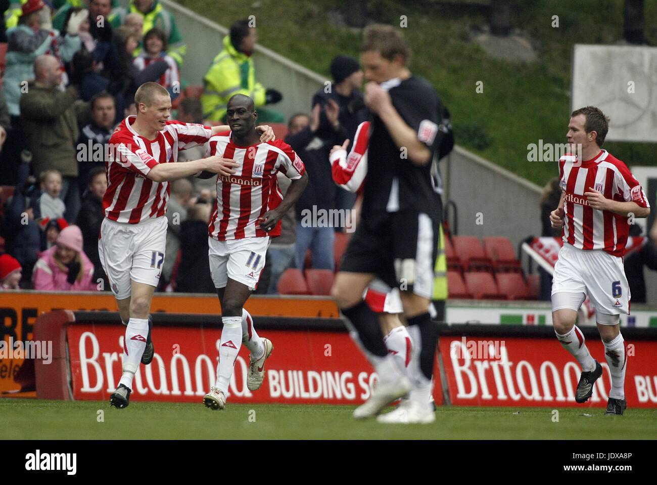 SHAWCROSS & SIDIBE feiern STOKE CITY V BRISTOL BRITANIA STADTSTADION STOKE ENGLAND 19. April 2008 Stockfoto