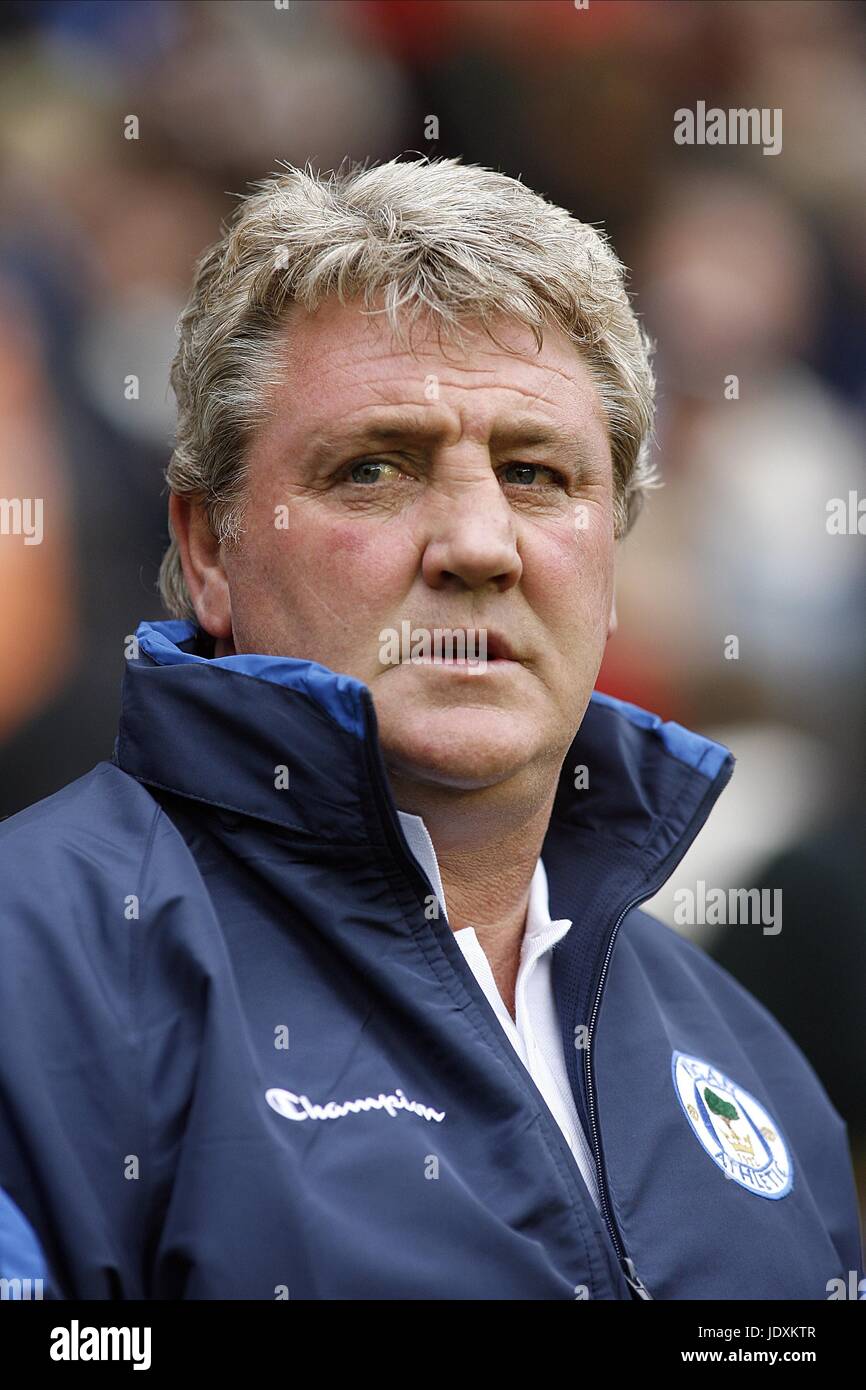 STEVE BRUCE WIGAN ATHLETIC V MIDDLESBORO JJB STADIUM WIGAN ENGLAND 4. Oktober 2008 Stockfoto