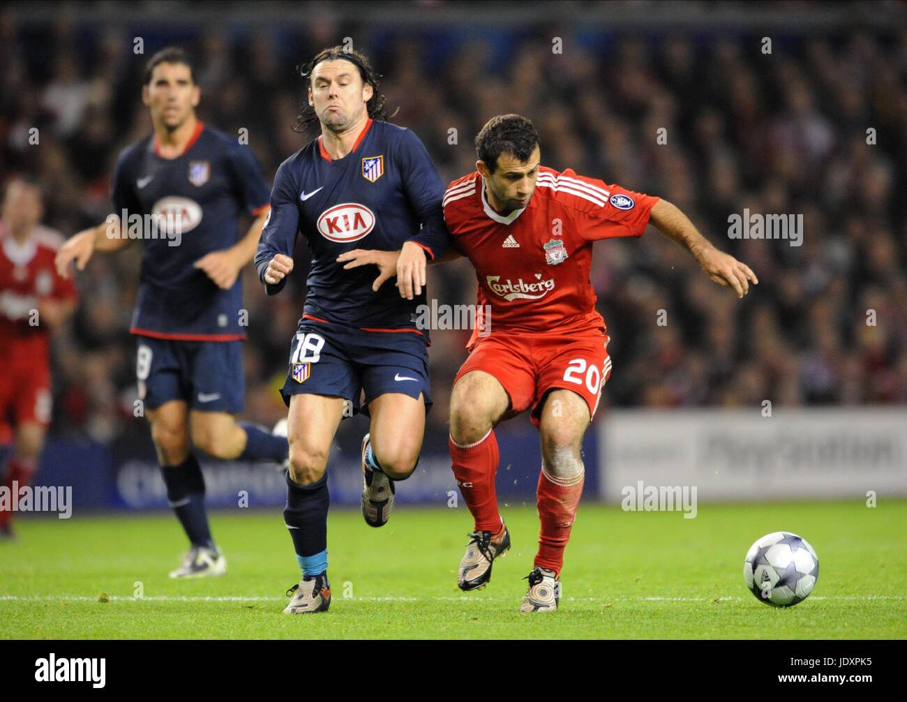 MANICHE & JAVIER MASCHERANO LIVERPOOL V ATLETICO MADRID Anfield Road LIVERPOOL ENGLAND 4. November 2008 Stockfoto