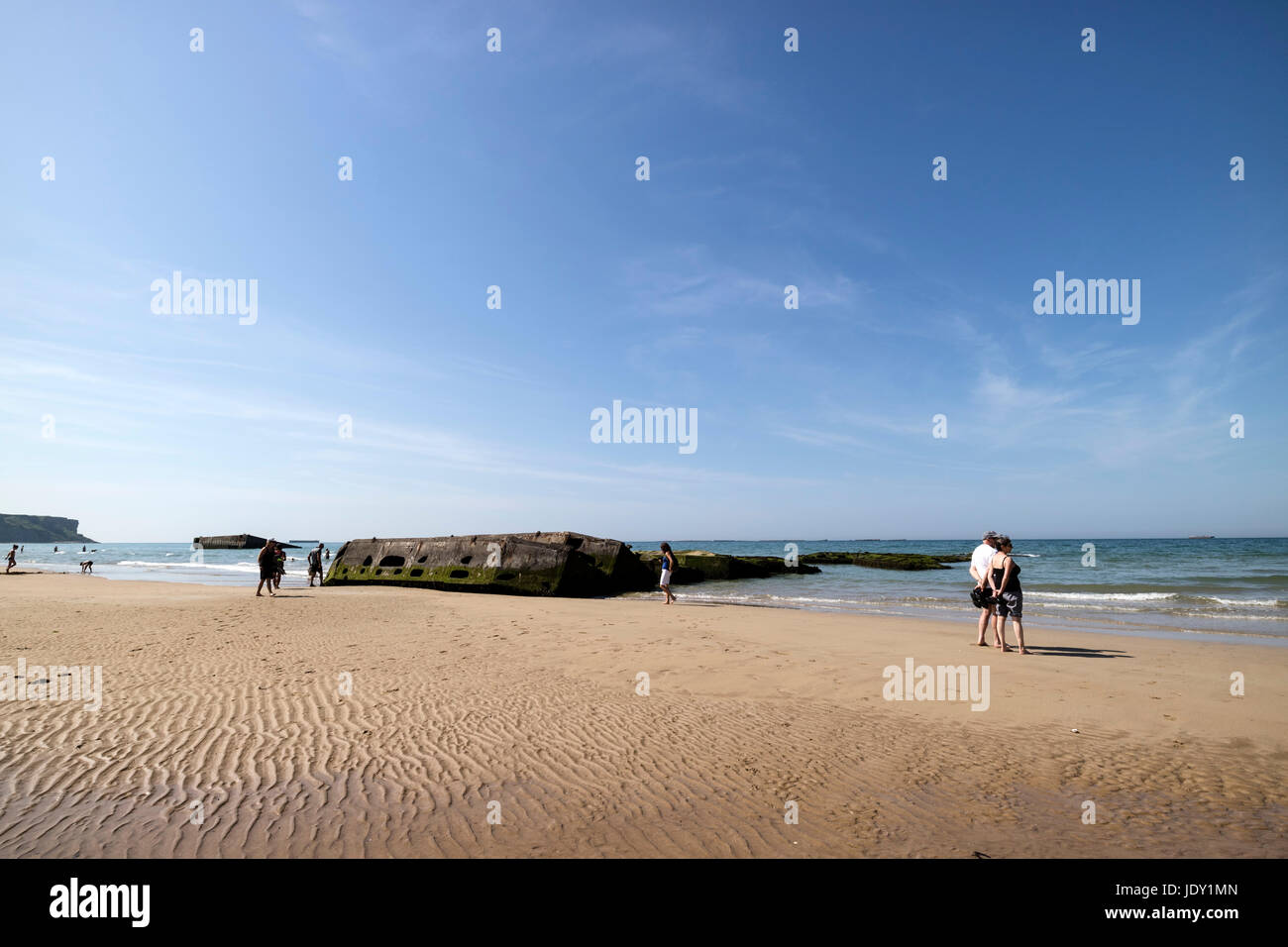 Bleibt die Mulberry-Hafen am Strand von Arromanches, Normandie, Frankreich Stockfoto