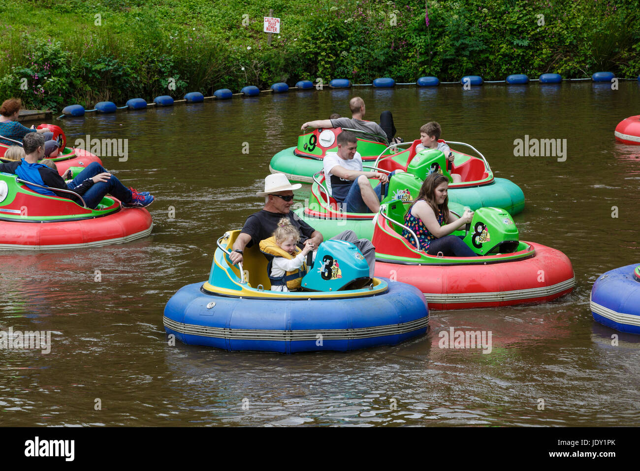 Bumper Boote, Woodlands Familie Freizeitpark, in der Nähe von Dartmouth, Devon Stockfoto