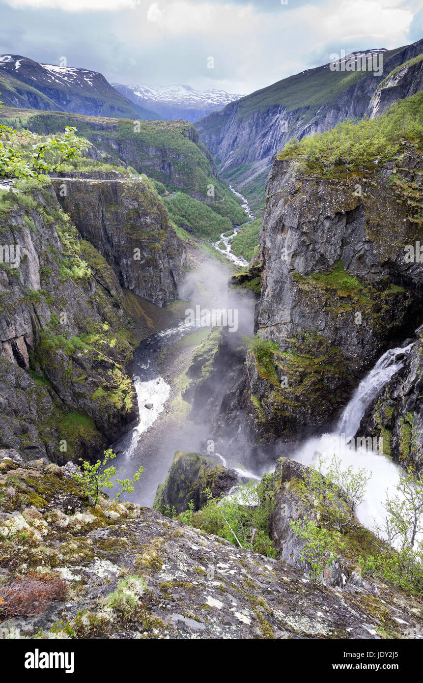 Voringsfossen, der 83. höchste Wasserfall in Norwegen auf der Grundlage von insgesamt fallen. Es ist vielleicht der berühmteste Wasserfall des Landes. Stockfoto