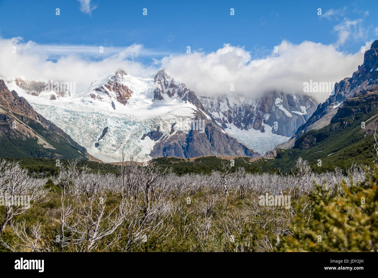 Cerro Torre bedeckt in Wolken in Patagonien - El Chalten, Argentinien Stockfoto Cerro Torre bedeckt in Wolken in Patagonien - El Chalten, Argentinien Stockfoto