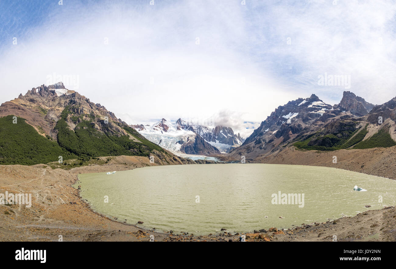 Panoramablick auf Cerro Torre und Lagune Torre in Patagonien - El Chalten, Argentinien Stockfoto Panoramablick auf Cerro Torre und Lagune Torre in Patagonien - El Chalten, Argentinien Stockfoto