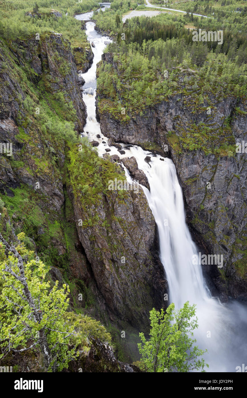 Voringsfossen, der 83. höchste Wasserfall in Norwegen auf der Grundlage von insgesamt fallen. Es ist vielleicht der berühmteste Wasserfall des Landes. Stockfoto