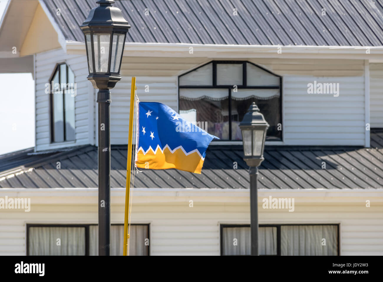 Magallanes Region Flagge (Magallanes & chilenische Antarktis) - Puerto Natales, Patagonien, Chile Stockfoto