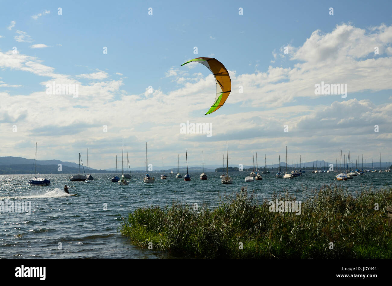 Windsurfer bin Bodensee Bei Allensbach Stockfoto