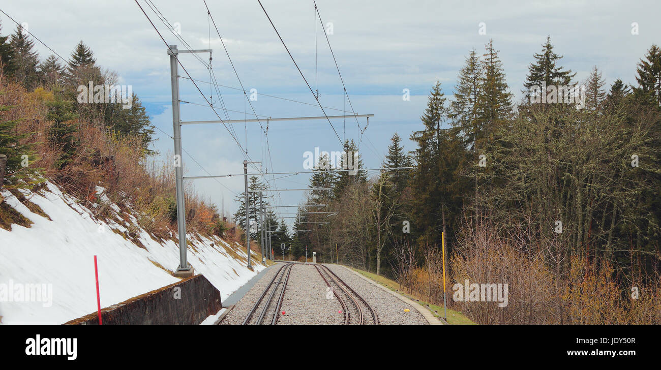 Elektrifizierte Mountain Railroad. Paccot, Montreux, Schweiz Stockfoto