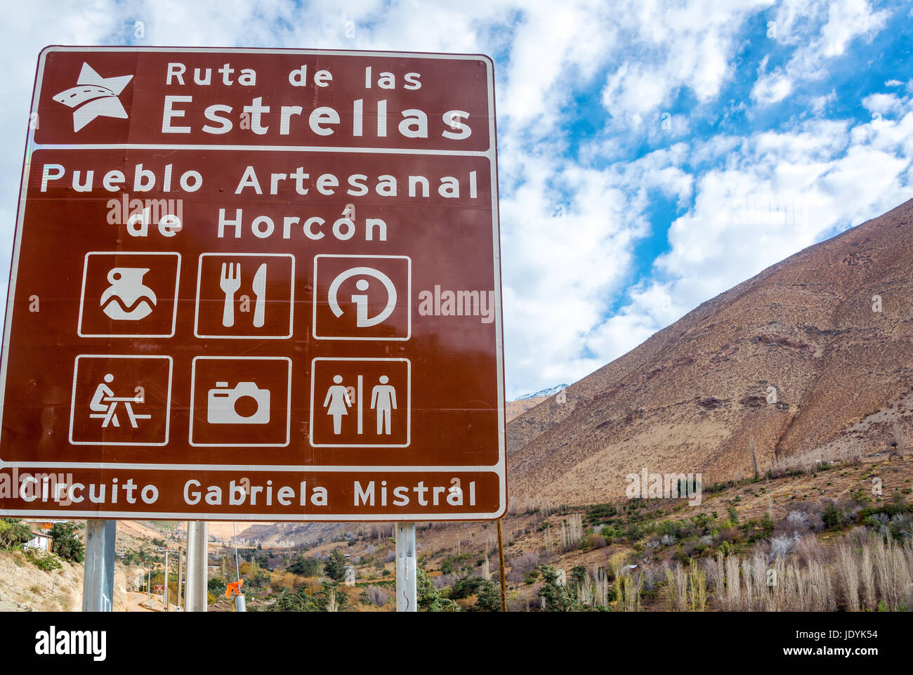 Straßenschild in der Nähe von Vicuña, Chile auf der Route wissen als Gabriela-Mistral-Schaltung Stockfoto