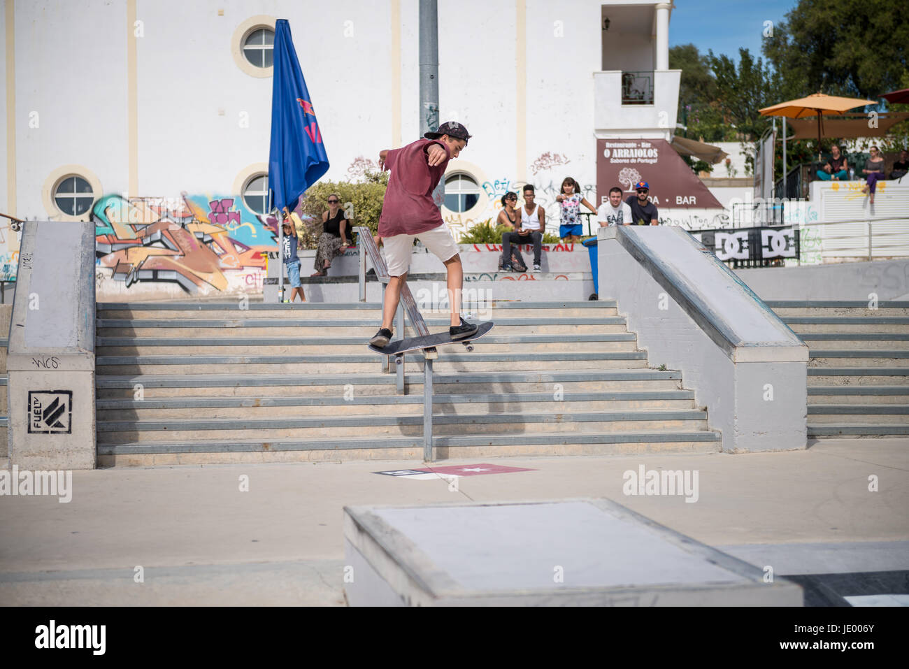 ALBUFEIRA, PORTUGAL - 5. Oktober 2014: Tiago Pinto während der 3. Etappe DC Skate Challenge von Fuel TV. Stockfoto