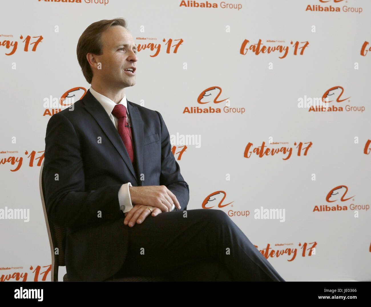 Detroit, USA. 20. Juni 2017. Brian Calley, Vizegouverneur des Staates Michigan, spricht in einem exklusiven Interview mit Xinhua in Detroit, USA, 20. Juni 2017. Der e-Commerce-Riese Alibaba ist die perfekte Plattform für die US-kleine und mittlere Unternehmen (KMU) finden Sie Kunden weltweit, Brian Calley, Vizegouverneur des Staates Michigan, hier, sagte am Dienstag. Bildnachweis: Wang Ping/Xinhua/Alamy Live-Nachrichten Stockfoto