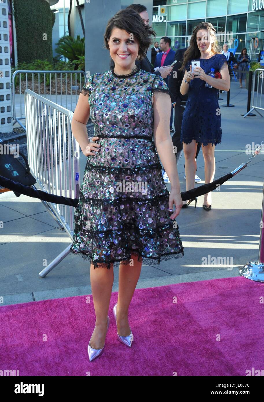 Los Angeles, CA, USA. 21. Juni 2017. Rebekka Johnson im Ankunftsbereich für Netflix Original Serie Premiere von GLOW, Arclight Dome, Los Angeles, CA 21. Juni 2017. Bildnachweis: Dee Cercone/Everett Collection/Alamy Live-Nachrichten Stockfoto