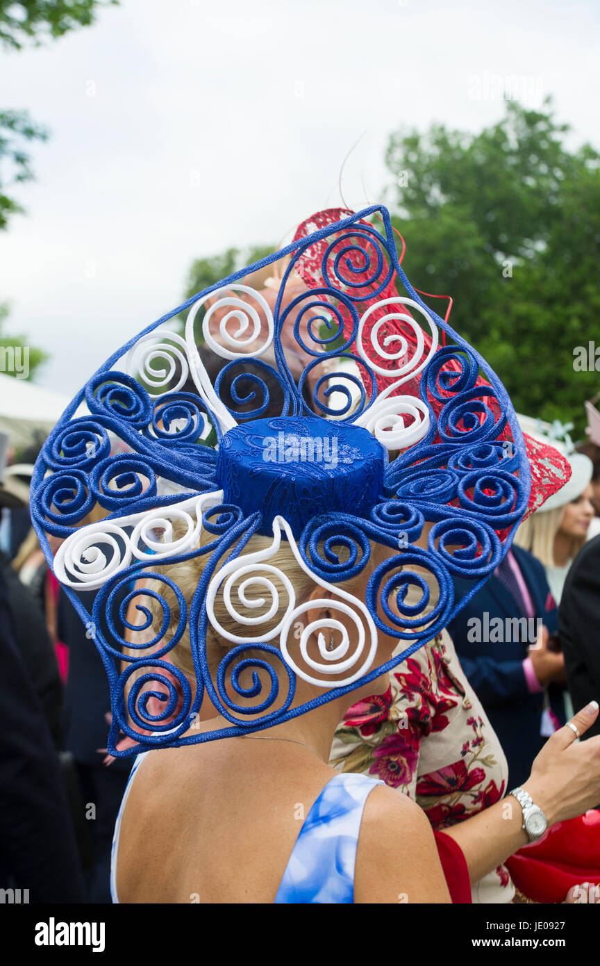 Ascot, Berkshire, UK. 22. Juni 2017. Fashion für Ladies Day bei Royal Ascot 22. Juni 2017. Bildnachweis: John Beasley/Alamy Live-Nachrichten Stockfoto