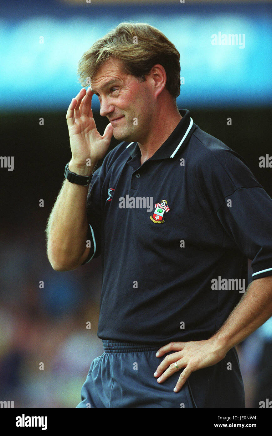 GLENN HODDLE SOUTHAMPTON MANAGER LEICESTER FILBERT STREET 9. September 2000 Stockfoto