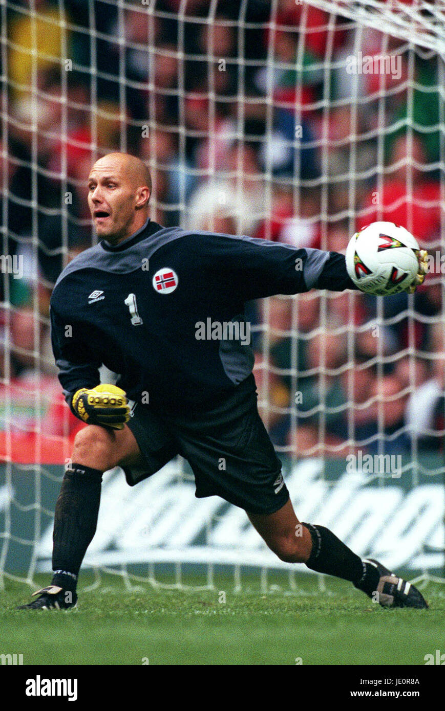 FRODE OLSEN Norwegen CARDIFF Millenium Stadion CARDIFF 7. Oktober 2000 Stockfoto
