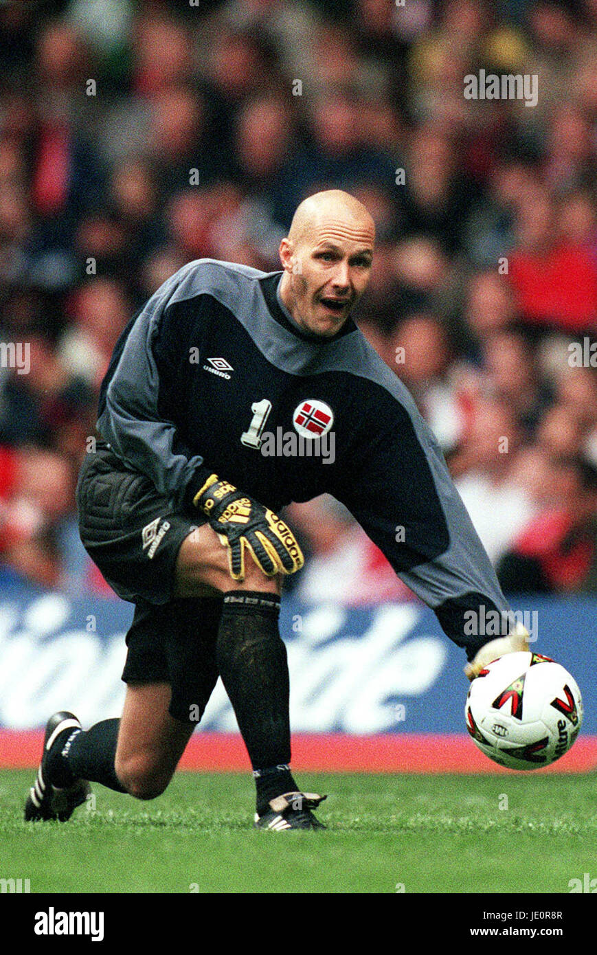 FRODE OLSEN Norwegen CARDIFF Millenium Stadion CARDIFF 7. Oktober 2000 Stockfoto