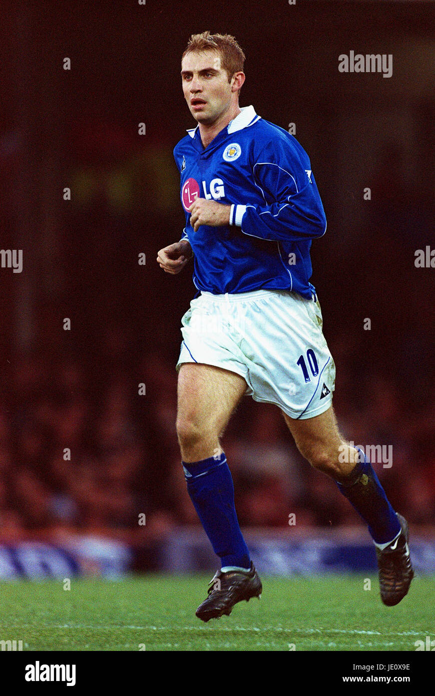 JAMES SCOWCROFT LEICESTER CITY FC FILBERT STREET LEICESTER ENGLAND 8. Dezember 2001 Stockfoto