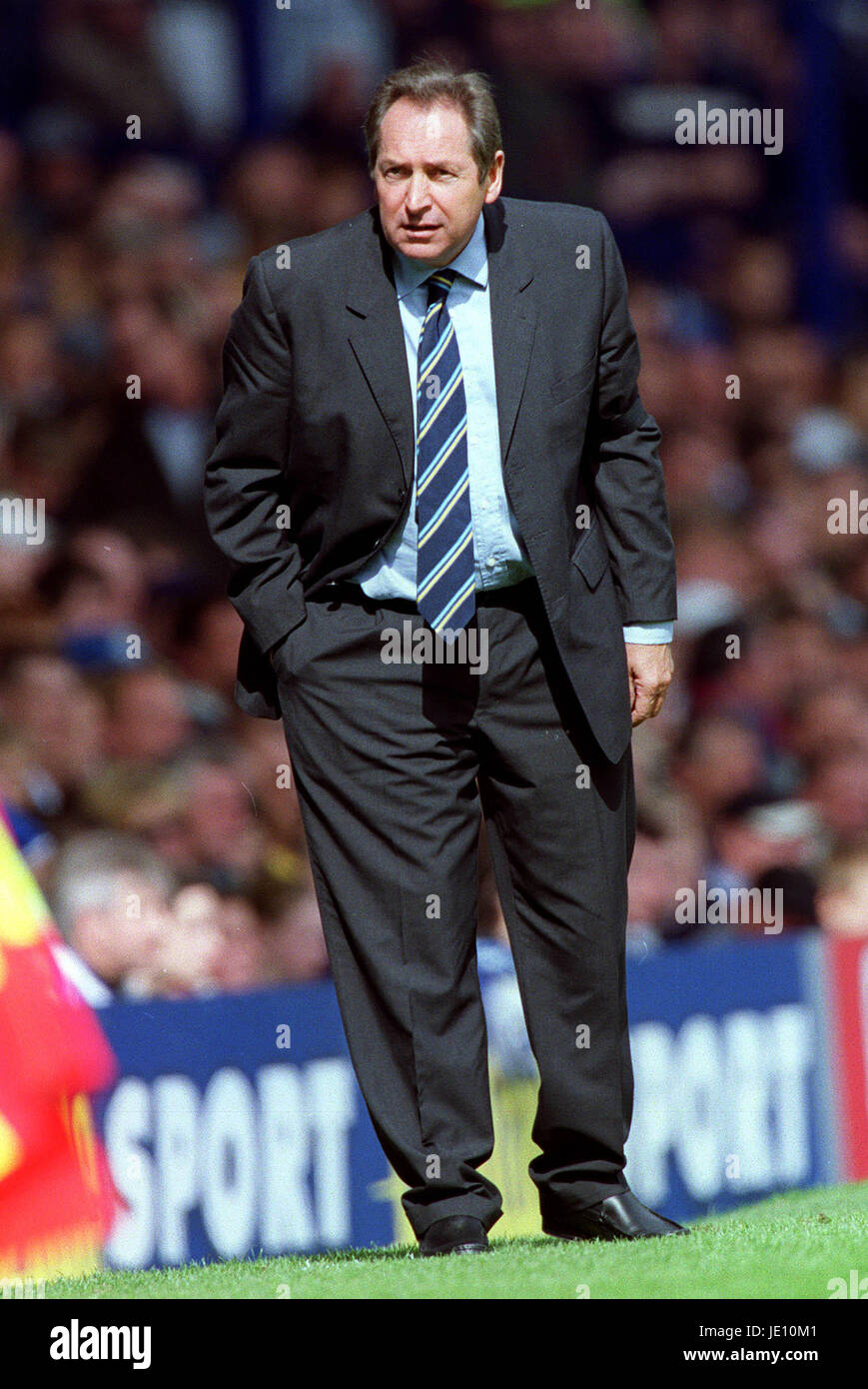 GERARD HOULLIER LIVERPOOL MANAGER GOODISON PARK EVERTON 15. September 2001 Stockfoto