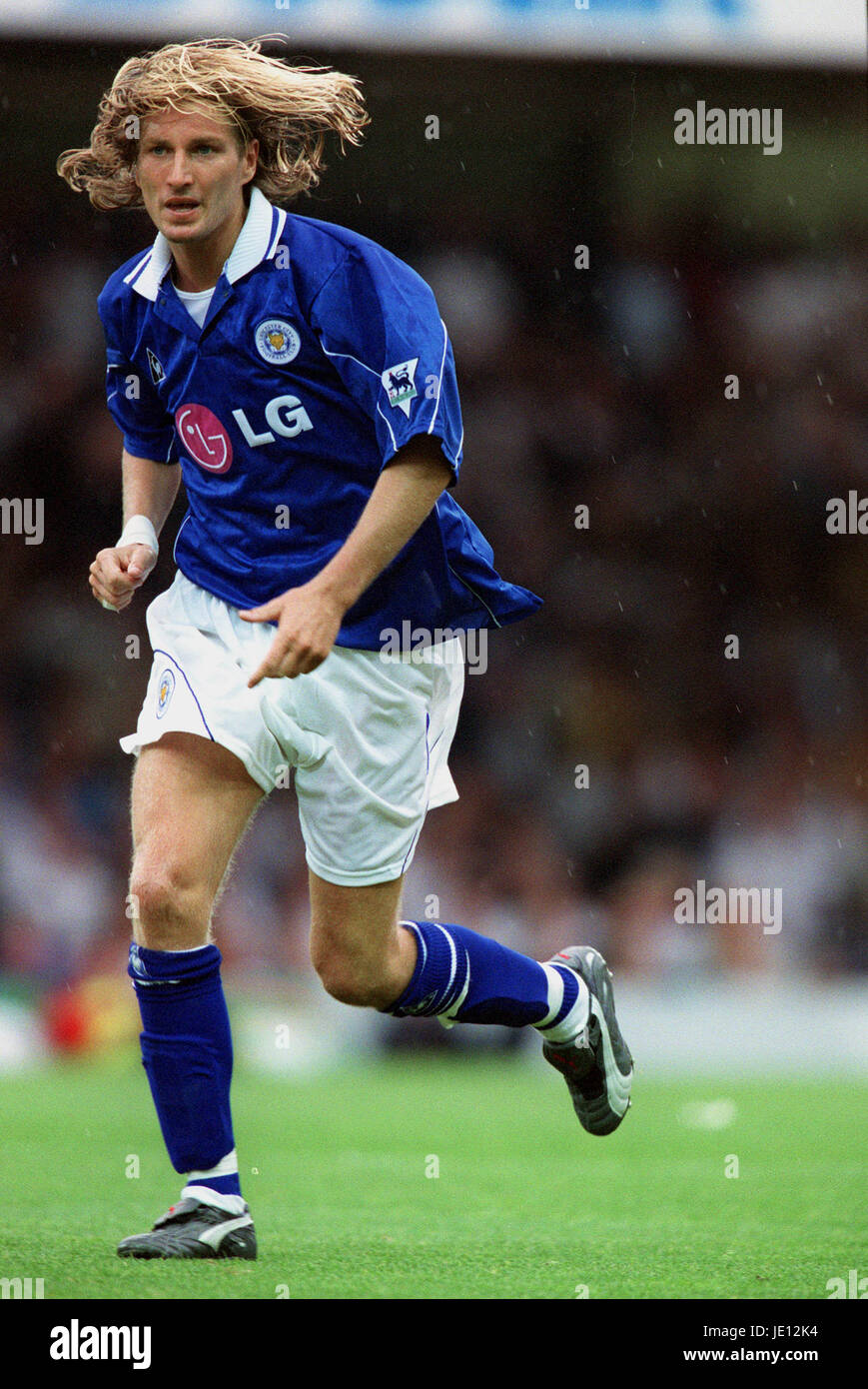 ROBBIE SAVAGE LEICESTER CITY FC FILBERT STREET LEICESTER ENGLAND 18. August 2001 Stockfoto