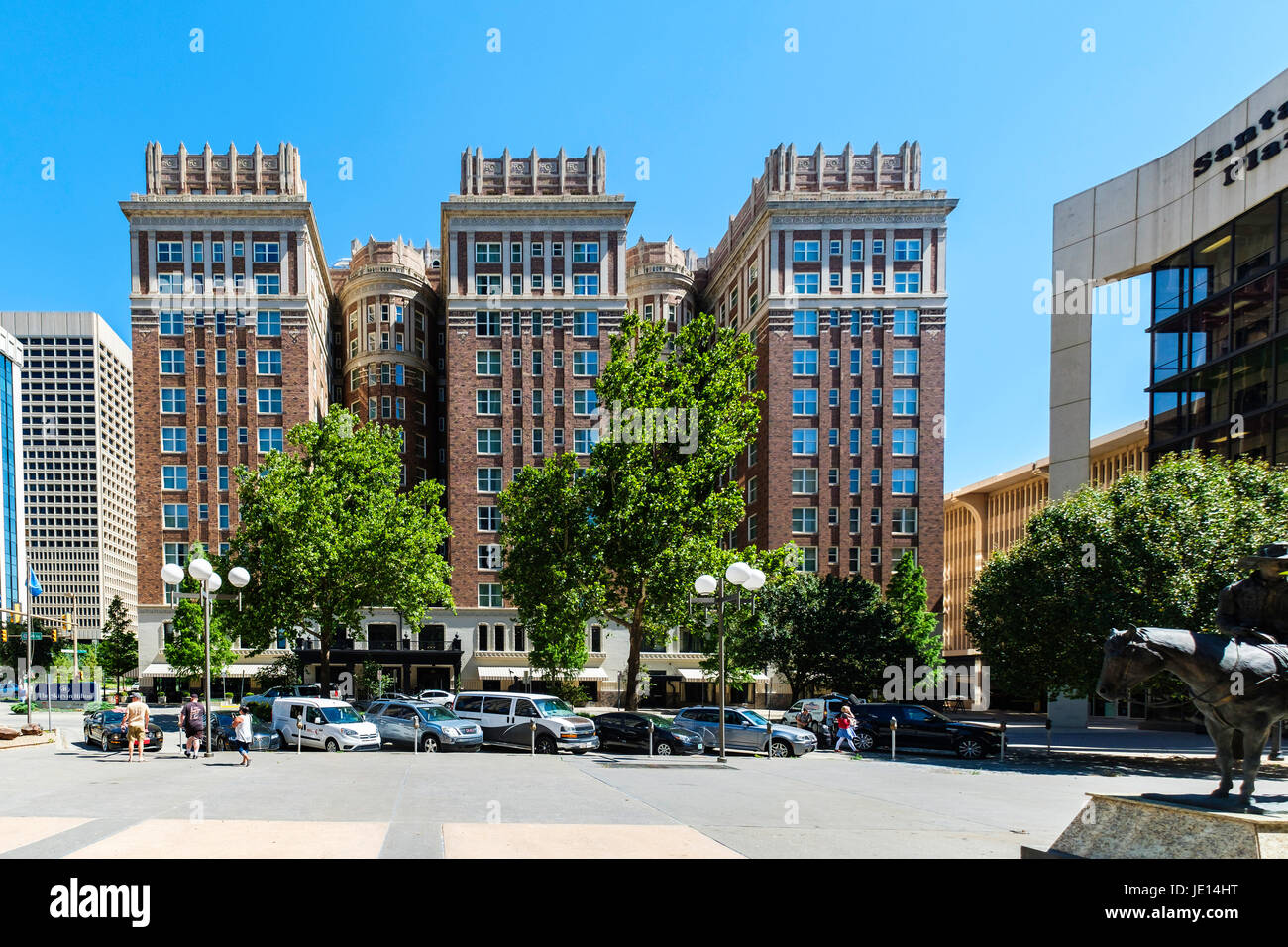 Historisches Skirvin Hilton-Hotel in der Innenstadt von Oklahoma City, OK, USA, gebaut 1910 komplett mit einem Geist. Stockfoto