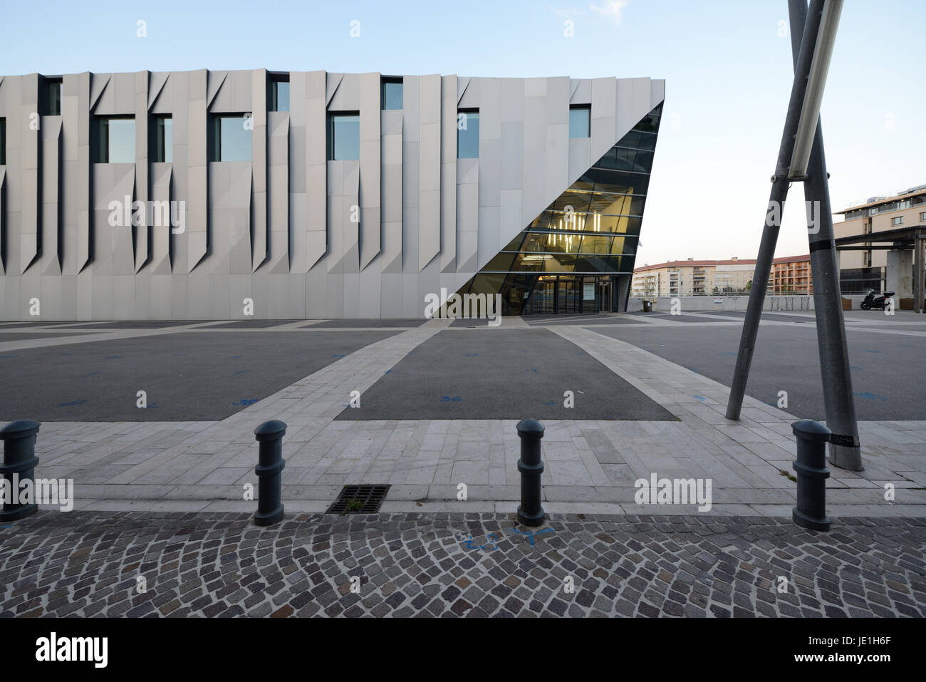 Conservatoire de Musique oder die Musik Konservatorium Darius Milhaud (Comp 2013) entworfen von japanischen Architekten Kengo Kuma Aix-en-France Stockfoto