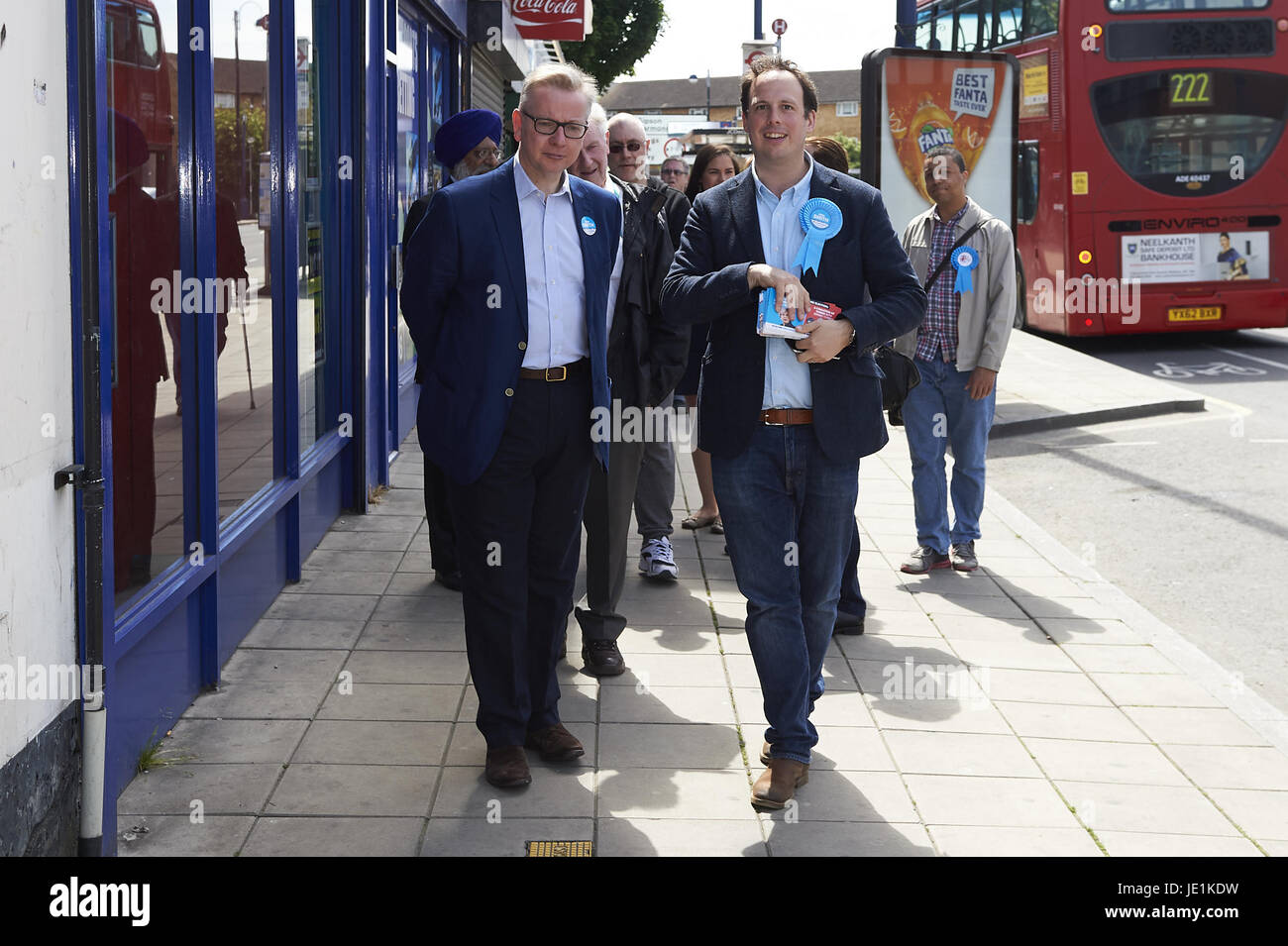 Michael Gove Kampagnen in West Drayton, London Featuring: Greg Smith, Michael Gove Where: London, Vereinigtes Königreich bei: Kredit-22. Mai 2017: Alan West/WENN.com Stockfoto