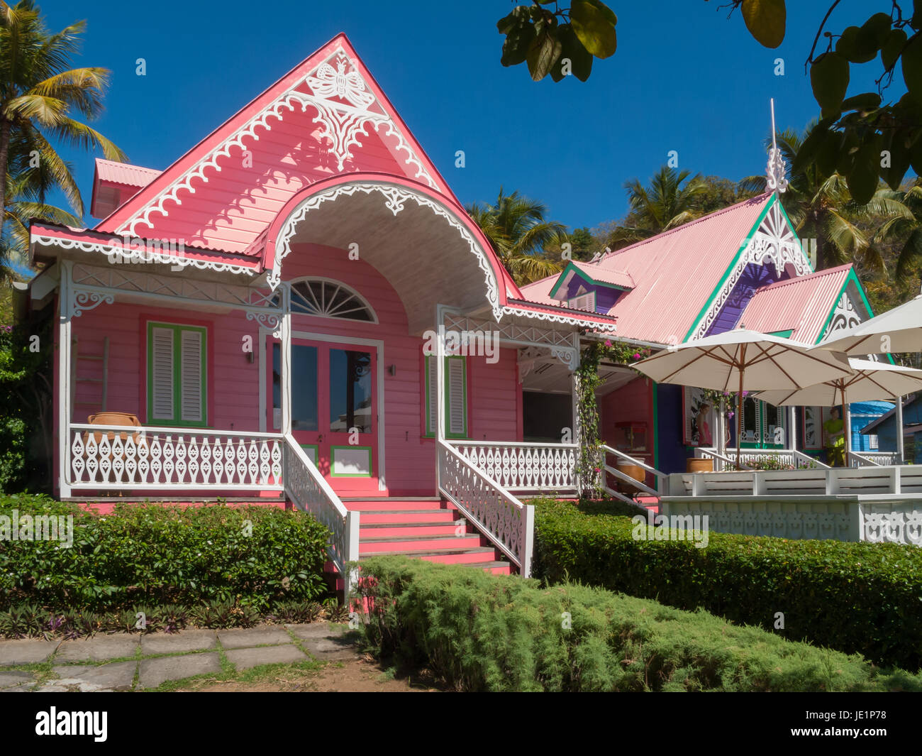 Rosa Haus und lila Haus Geschäfte auf Mustique Stockfoto