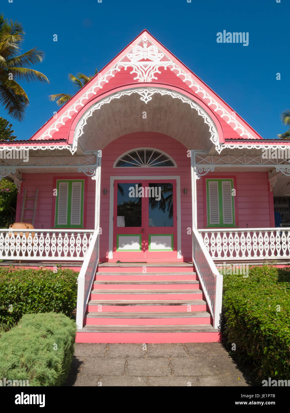 Rosa Haus und lila Haus Geschäfte auf Mustique Stockfoto