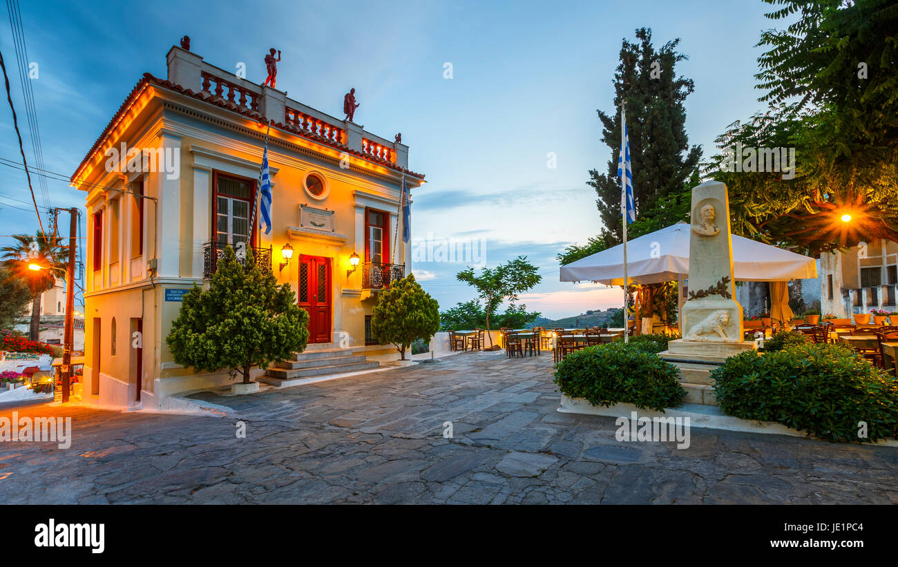 Platz in Ioulida Dorf auf Kea Insel in Griechenland. Stockfoto
